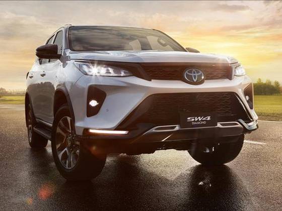 TOYOTA HILUX SW4 2.8 D-4D TURBO DIESEL DIAMOND 7L 4X4 AUTOMÁTICO